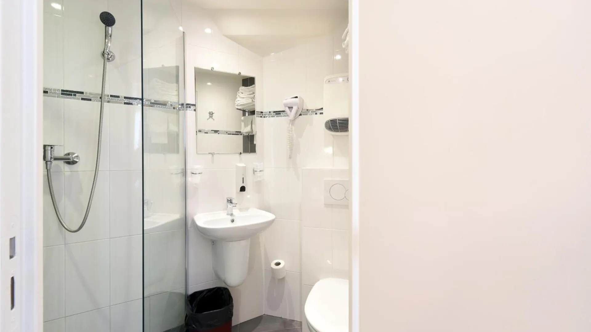 New Hotel Gare Du Nord Paris 2*,